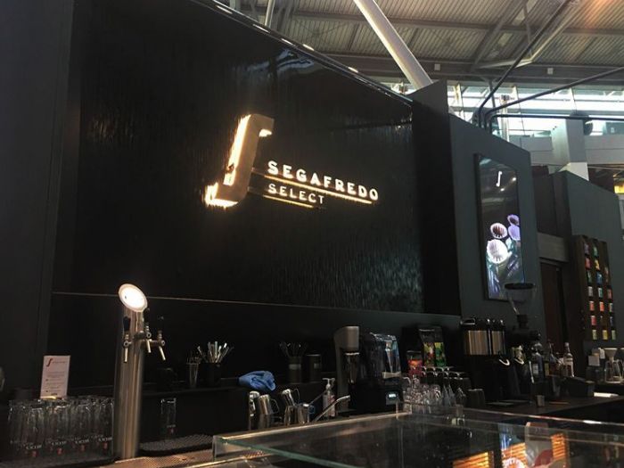 Archisio - Forme Dacqua - Progetto Parete dacqua dinterni - segafredo select dus aeroporto di dsseldorf