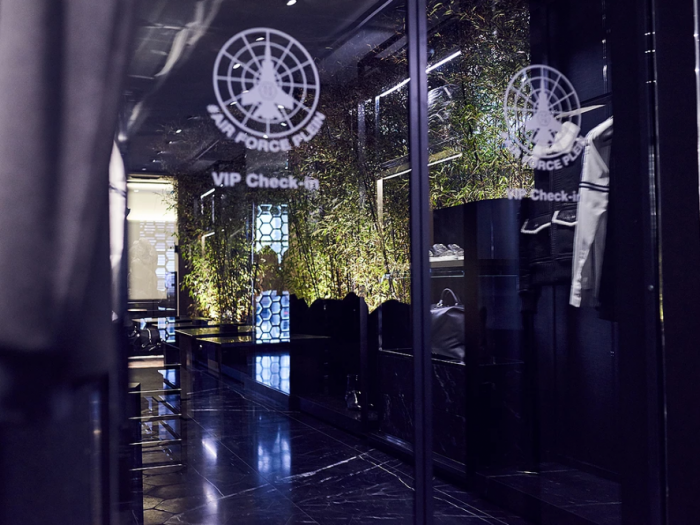 Archisio - Sos Piante - Progetto Showroom - san babila milano