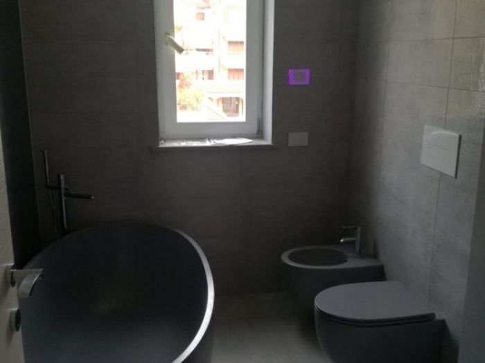 Archisio - Gilardi Interiors On Staging - Progetto Bagno con vasca freestanding e giochi di luce