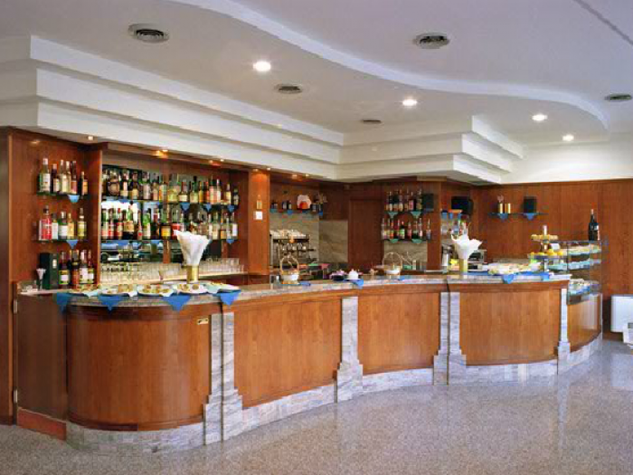 Archisio - Cotto Arredamenti - Progetto Banchi bar celle e vetrine grezze da rivestire