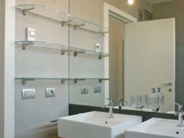 Archisio - Gaia Brunello Photohomestaging - Progetto Appartamento a milano - spazi contenitori e giochi di trasparenze