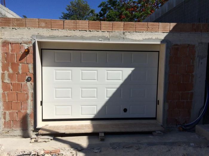 Archisio - Serramenti Puglisi srl - Progetto Porte basculanti e porte sezionali