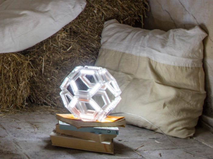 Archisio - Luca Fioranelli - Progetto C8 lampada da appoggio