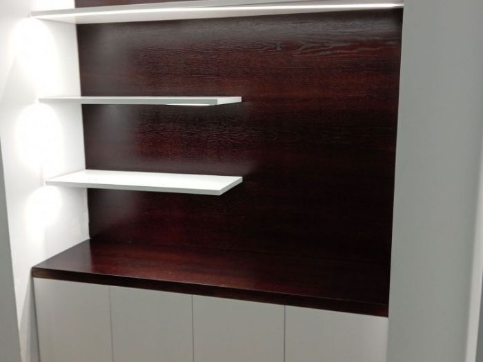 Archisio - Arte Del Legno 86 Snc - Progetto Mobile per nicchia ingresso laccato biancowenge