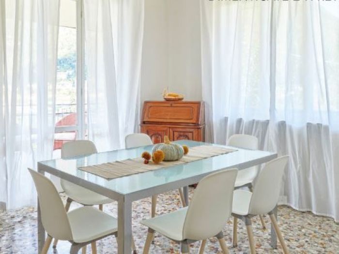 Archisio - Valentina Guarinelli - Progetto La tua vacanza vista lago