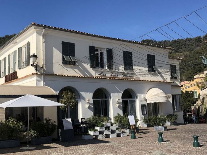 Archisio - Arianna Tomatis Architetto - Progetto Allestimento dehor hotel - ristorante les deux frres