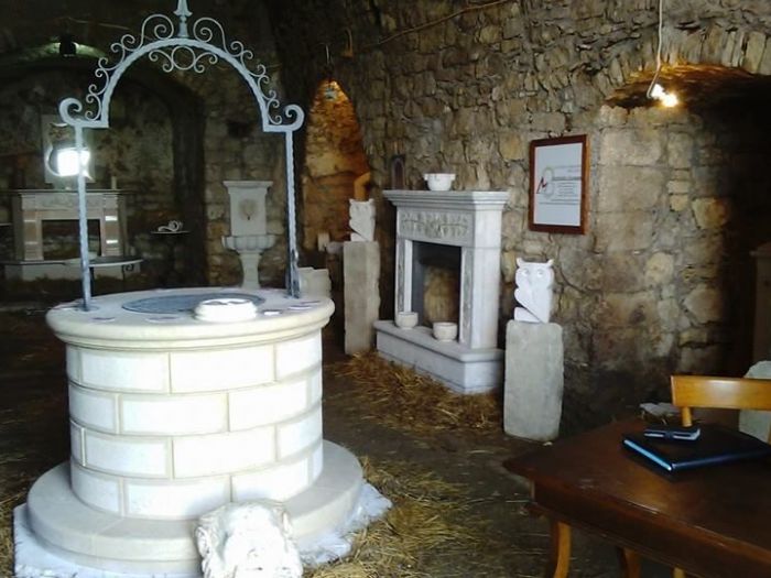 Archisio - Martiniello Marmi - Progetto Tavolini pozzi e oggetti simbolici