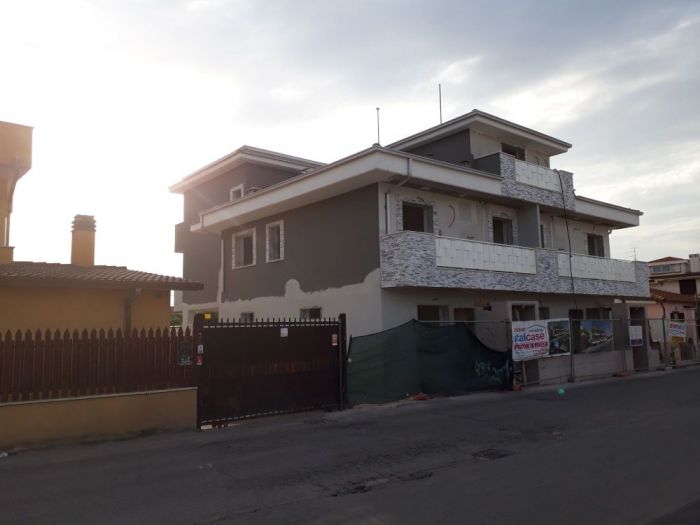 Archisio - Valeria Correale - Progetto Demolizione ricostruzione ed ampliamento di un manufatto con trasformazione in una palazzina di sei mini appartamenti