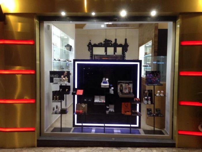 Archisio - Casesa Tiziano - Progetto Gioielleria piazza oro