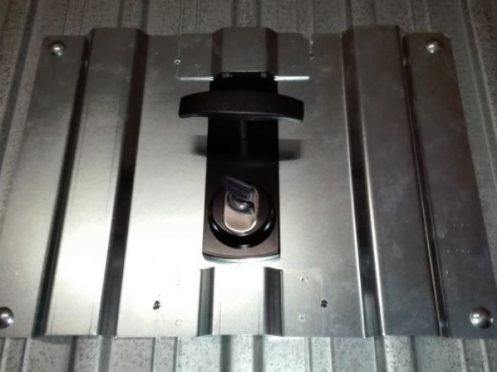 Archisio - Aries Di Michele Bortolotti - Progetto Serrature corazzate di sicurezza per porte basculanti di garage e box