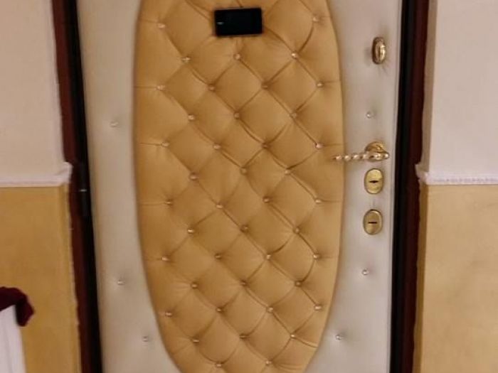 Archisio - Tappezzeria Fiorentina - Progetto Porte e tavoli tappezzati