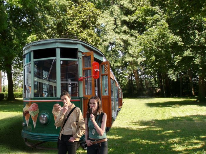 Archisio - Luxurysign - Progetto Tram tram serie di tram progettati per la realizzazione di negozi mobili versione a carrelli e bardiscoteche versione jumbo Atm milano