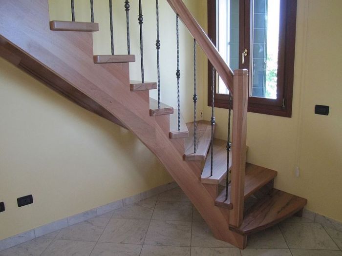 Archisio - Falegnameria Decrestina Pierluigi - Progetto Scala in noce