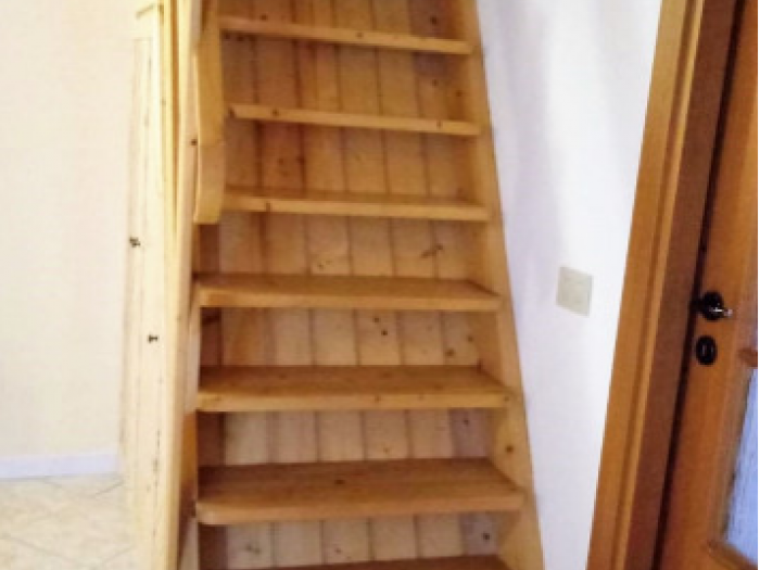 Archisio - Luana Russo - Progetto Armadio in sottoscala di legno