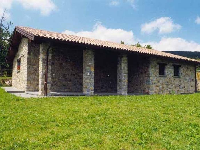 Archisio - Impresa Ferri Del Geom Lazzaro Ferri - Progetto Realizzazione casali