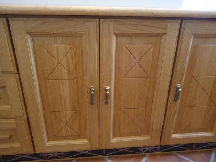 Archisio - Falegnameria Sardano Demurtas - Progetto Mobile bagno in legno rovere