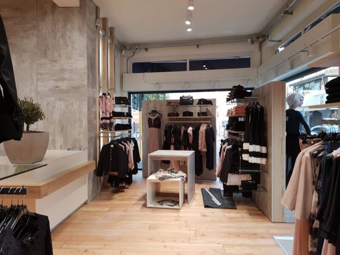 Archisio - Michele Paolin - Progetto Arredamento su misura con taglio e bordatura pannelli sul posto