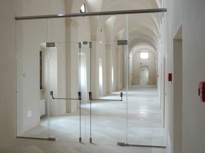 Archisio - Vetreria Calasso - Progetto Porte arredamento e bagni