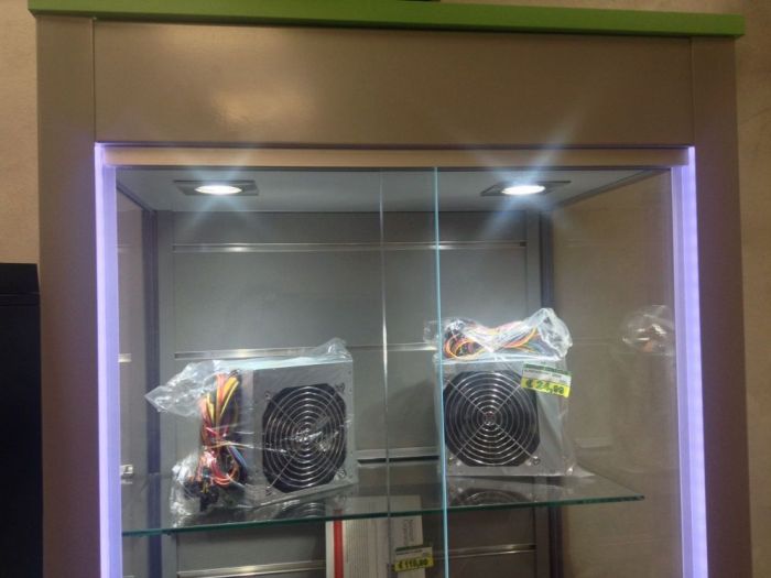 Archisio - Imetallici Di Taverna Andrea Taverna - Progetto Allestimento negozio computer