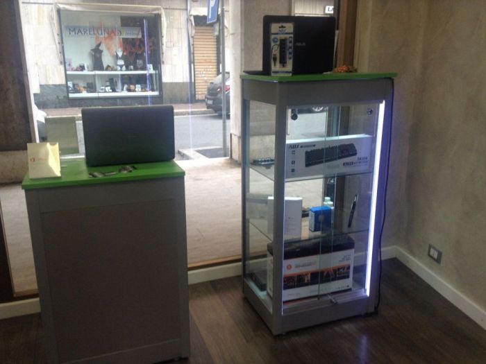 Archisio - Imetallici Di Taverna Andrea Taverna - Progetto Allestimento negozio computer