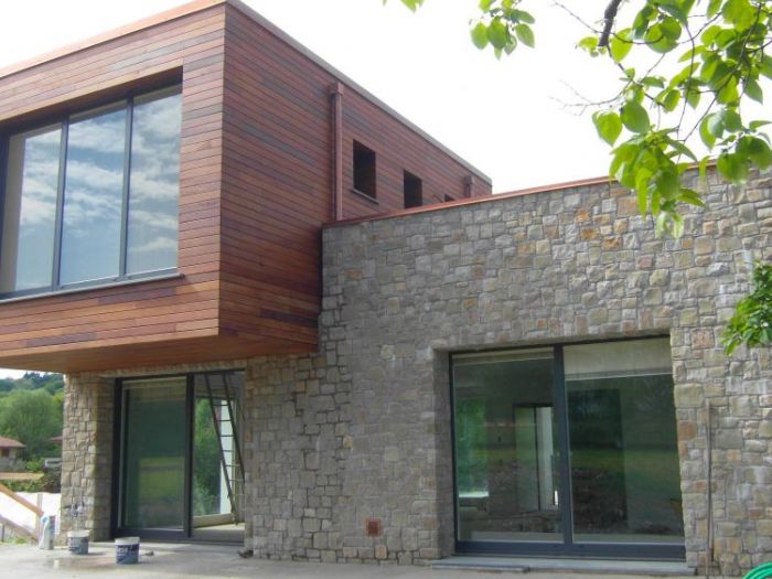 Archisio - Mirko Roncelli - Progetto Ampliamento in sopralzo di villetta di civile abitazione unifamiliare in zona di vincolo paesaggistico ambientale