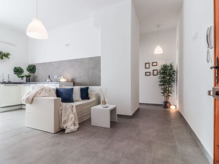 Archisio - Marina Ghedini - Progetto Home staging full con mobili di cartone
