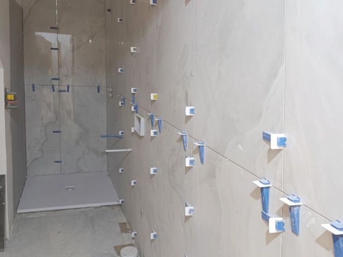 Archisio - Mani Srl Ristrutturazini - Progetto Realizzazione bagno di servizio presso appartamento sito in roma zona acilia