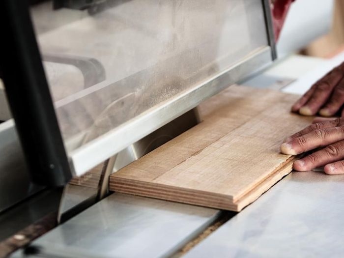 Archisio - Onda Arredamenti - Progetto Tavolini sedie mensole armadi arredo casa e rivestimento in legno per yacht