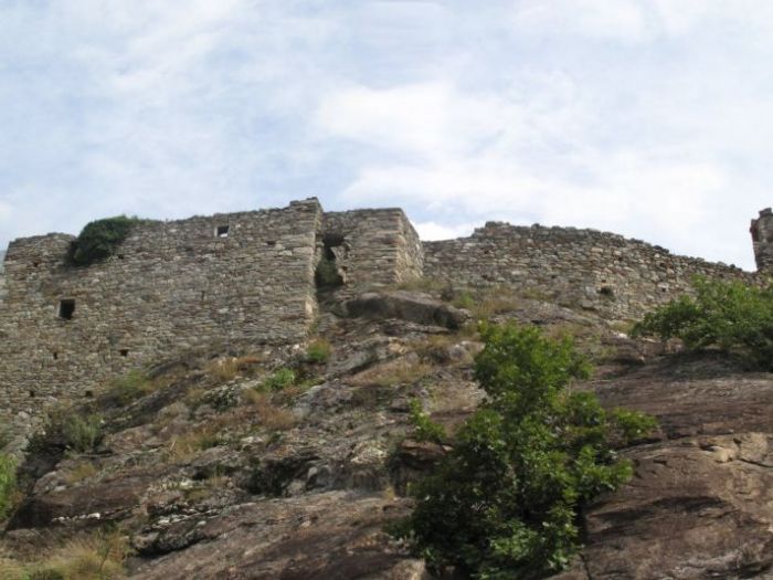 Archisio - Enrica Quattrocchio - Progetto Il castello dei signori di pont-saint-martinStudio e reinterpretazione del castellaccio