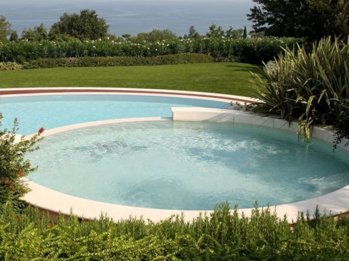 Archisio - Soldi Piscine - Progetto Piscine mosaico e sfioro