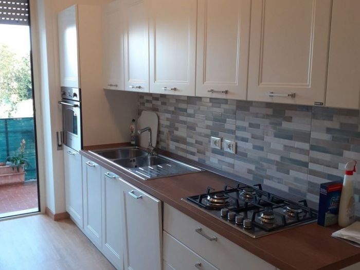 Archisio - Mani Srl Ristrutturazini - Progetto Ristrutturazione in 7giorni di una cucina presso un appartamento sito in roma zona acilia