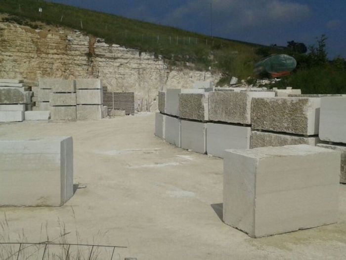 Archisio - Bagnari Marmi Due srl - Progetto Blocchi - semiblocchi - informi di prima scelta e commerciale