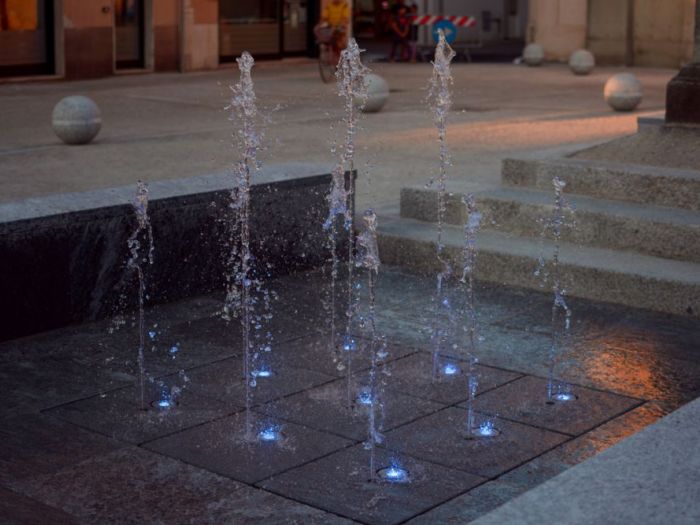 Archisio - Forme Dacqua - Progetto Fontane a pavimento piazza santa maria cameri no