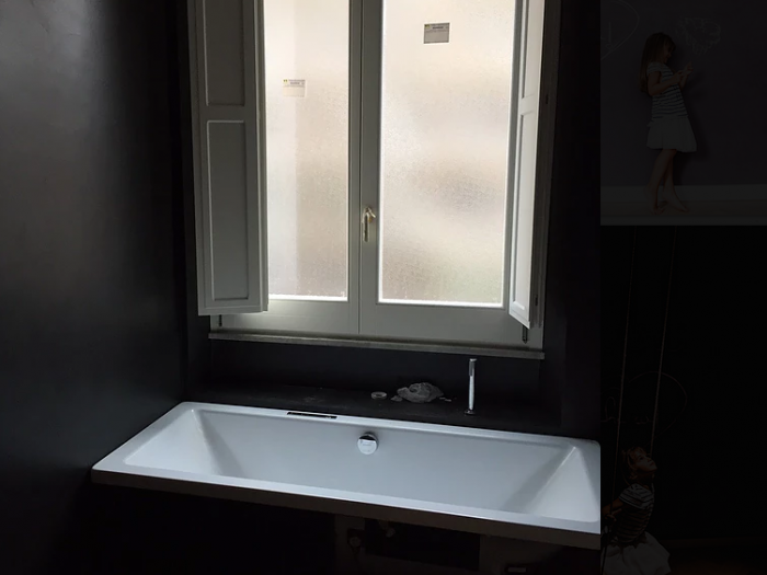 Archisio - Martina Stancati - Progetto Black concrete bathroom