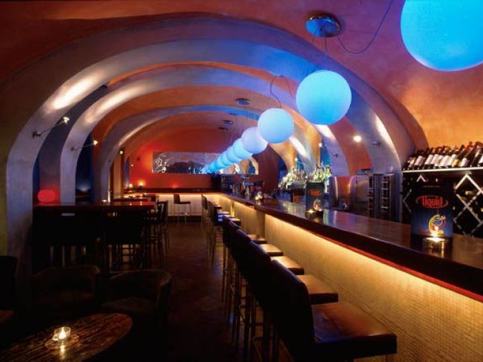 Archisio - Luxurysign - Progetto Liquid bar ad alassio Il primo bar in italia a gestione cromatica votato per tre anni come miglior bar ligure
