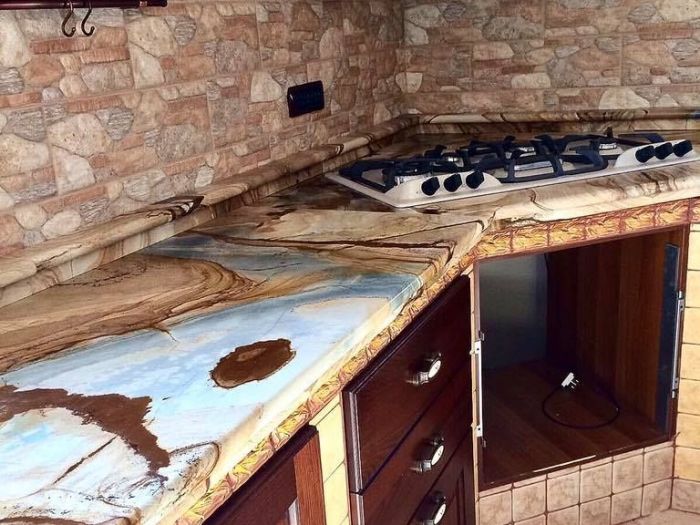 Archisio - Memarm Snc Dei Fratelli Menniti - Progetto Cucina rivestita in granito color golden typhoon