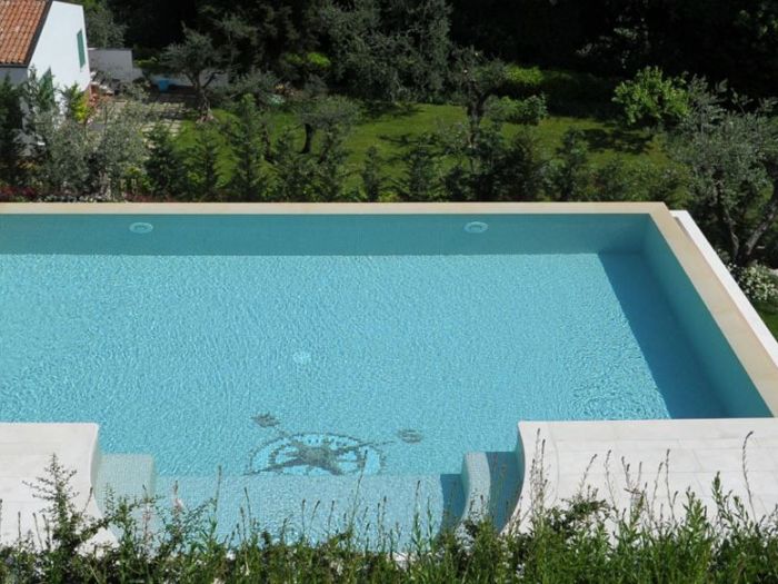 Archisio - Soldi Piscine - Progetto Piscine mosaico e sfioro