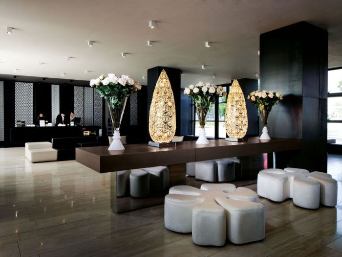 Archisio - Jupiter International srl - Progetto Set arrangement - composizioni floreali