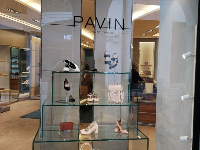 Archisio - Bravo Servizi Aziendali Di Bravo Maurino - Progetto Arredamento interno negozio pavin