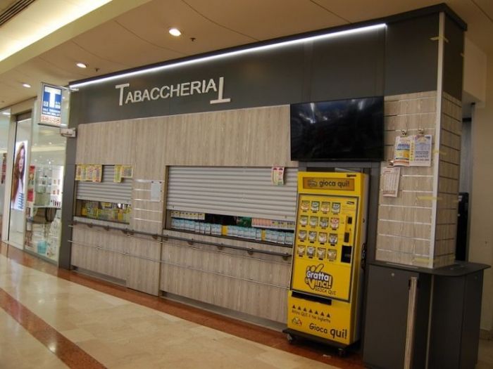 Archisio - Cappa Arredamenti - Progetto Tabaccheria legnaro centro commerciale belforte varese