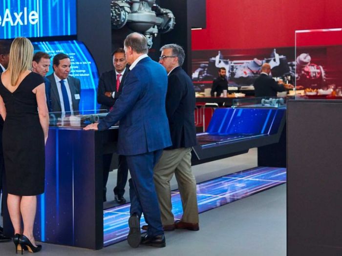 Archisio - Carmadesign srl - Progetto Meritor exhibition vertical display