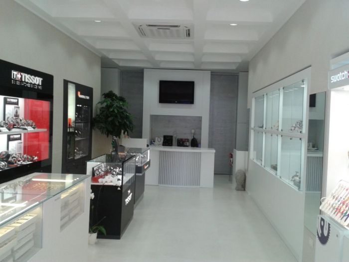 Archisio - Falegnameria Salvioli - Progetto Ristrutturazione interna di un negozio