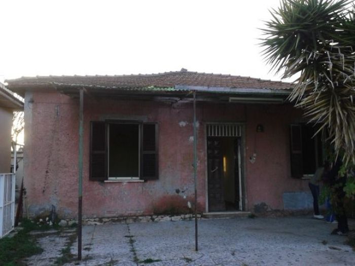 Archisio - Valeria Correale - Progetto Demolizione ricostruzione ed ampliamento di un manufatto con trasformazione in due villette a schiera