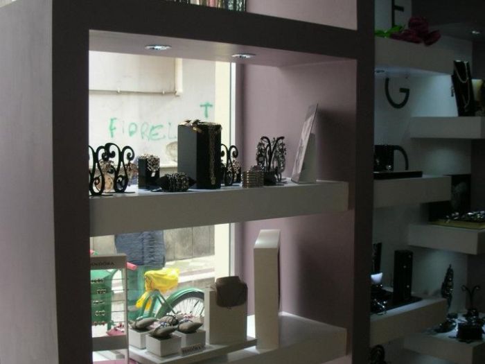 Archisio - Raffaele Cima - Progetto Realizzazione negozio di bigiotteria e watchshop