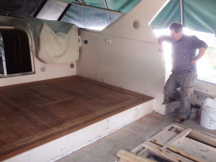 Archisio - Onda Arredamenti - Progetto Tavolini sedie mensole armadi arredo casa e rivestimento in legno per yacht