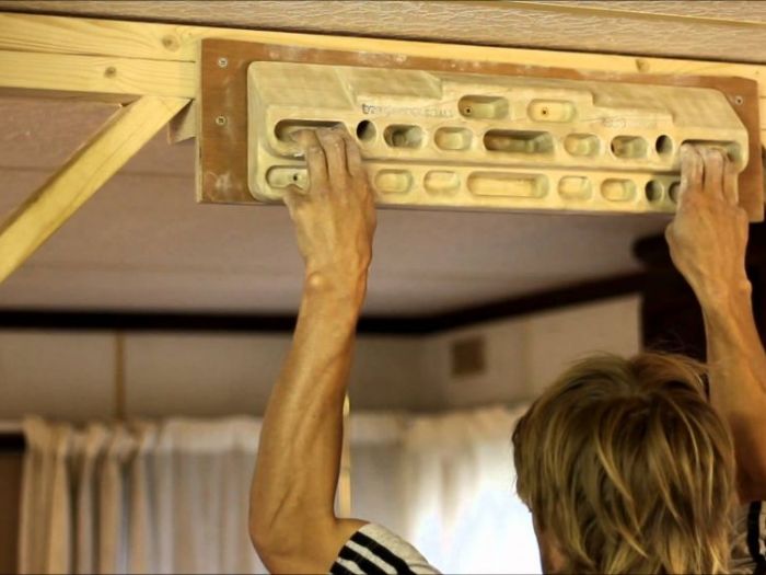 Archisio - Onda Arredamenti - Progetto Tavolini sedie mensole armadi arredo casa e rivestimento in legno per yacht