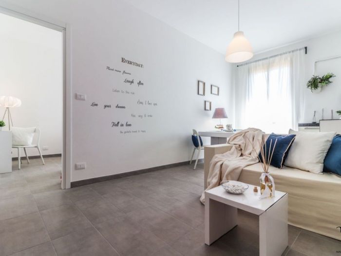 Archisio - Marina Ghedini - Progetto Home staging full con mobili di cartone