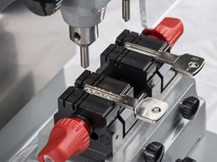 Archisio - Termoidraulica Ferramenta Alivernini Palma - Progetto Duplicazione chiavi serrature