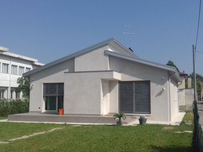 Archisio - Claudio Dagostino - Progetto Ristrutturazione con ampliamento di una abitazione unifamiliare