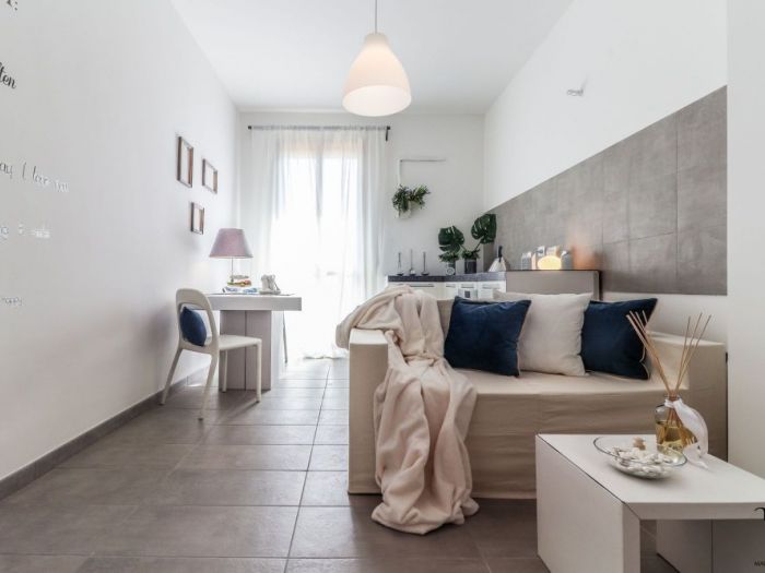 Archisio - Marina Ghedini - Progetto Home staging full con mobili di cartone